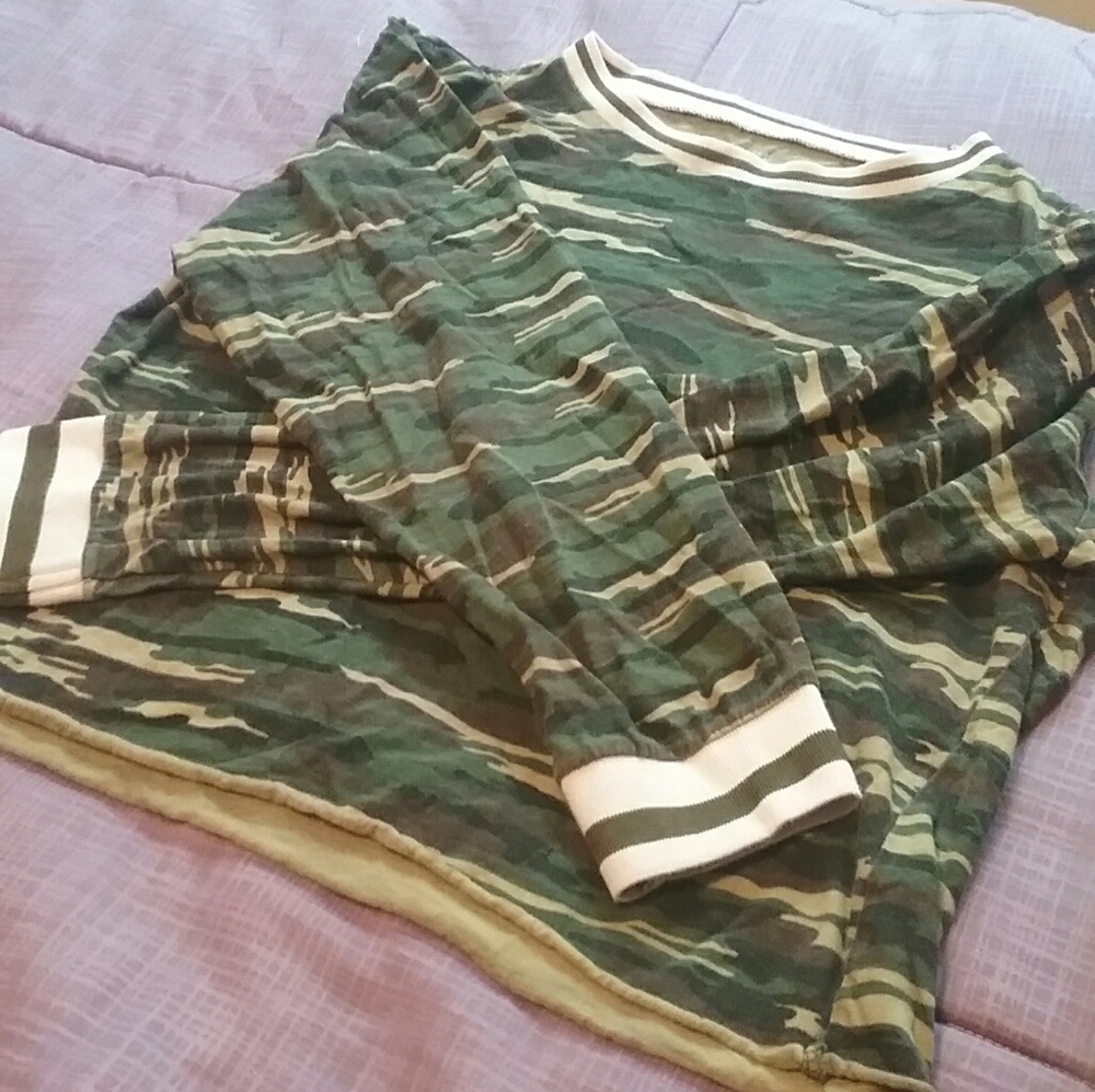 Camo long sleeve crop top
